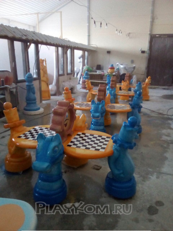 Шахматный стол